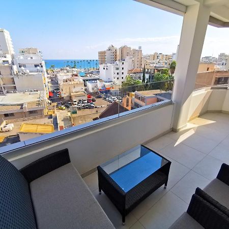 Sunny Daze Seaview Apartment Larnaca Esterno foto