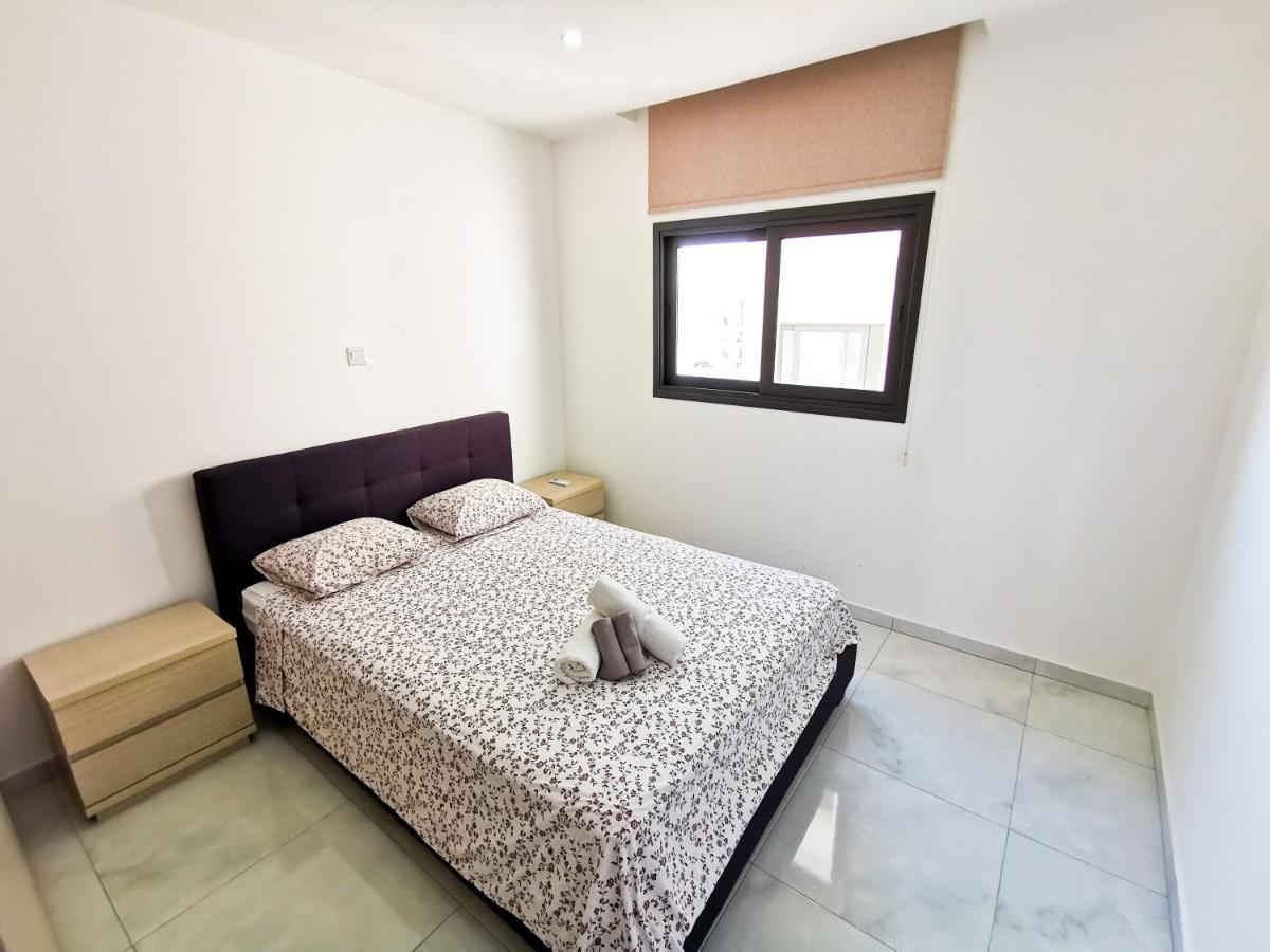 Sunny Daze Seaview Apartment Larnaca Esterno foto