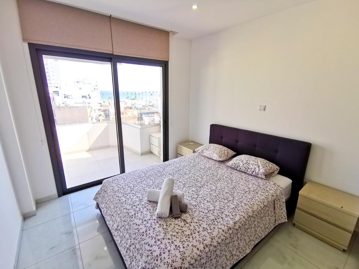 Sunny Daze Seaview Apartment Larnaca Esterno foto