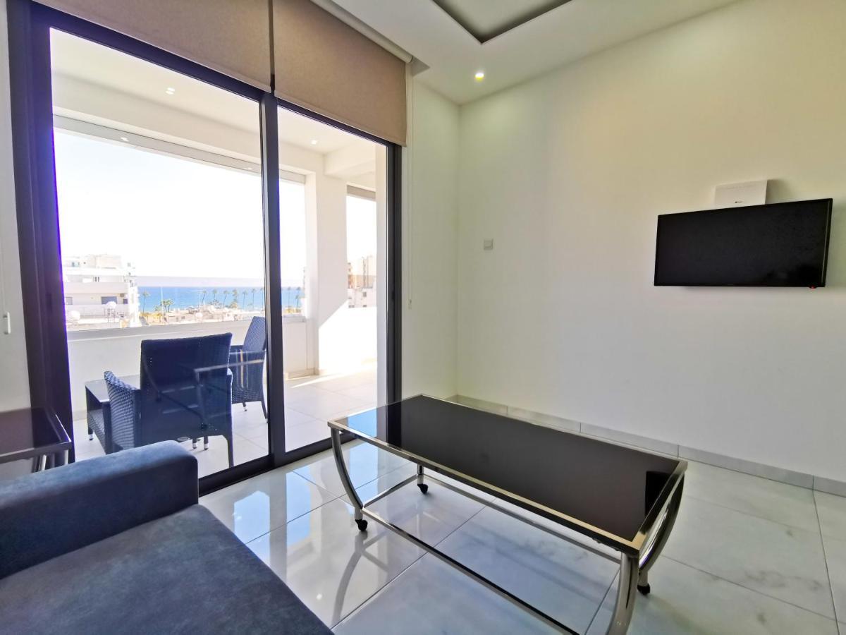 Sunny Daze Seaview Apartment Larnaca Esterno foto